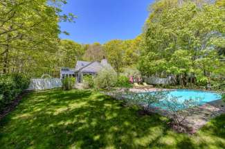 Shelter Island Spacious Seclusion with Pool