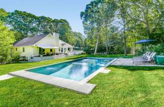 Shelter Island Cape Cod with Pool near Beach